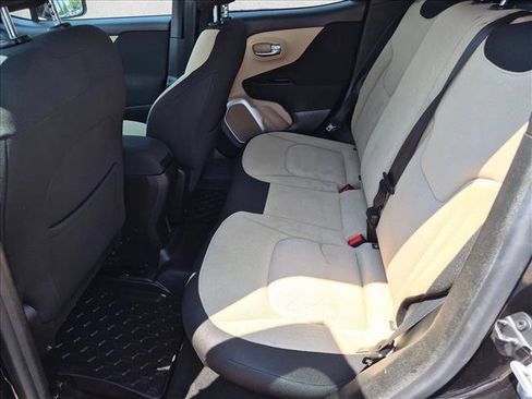 Used 2015 Jeep Renegade Latitude AWD/4WD image 16