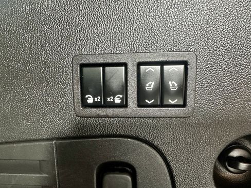 Used 2018 GMC Yukon SLT w/ HD Trailering Package AWD/4WD image 6