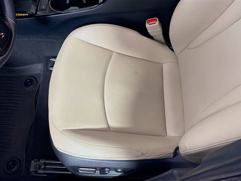 Used 2022 Toyota Prius XLE FWD image 19