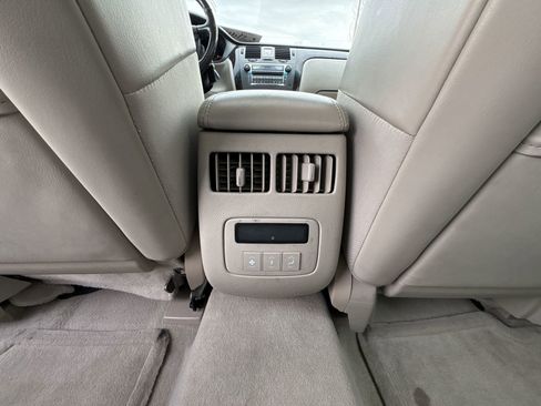 Used 2008 Cadillac DTS w/ Sun And Sound Package image 19