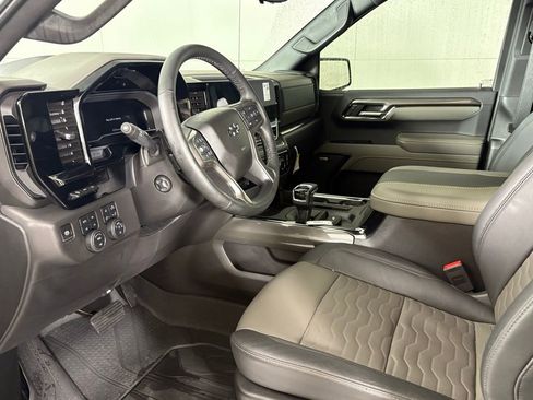 Used 2025 Chevrolet Silverado 1500 ZR2 w/ Technology Package image 26