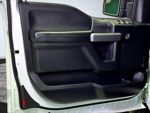 Used 2017 Ford F150 XLT w/ Equipment Group 302A Luxury image 21