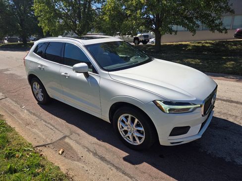 Used 2020 Volvo XC60 T5 Momentum AWD/4WD image 4