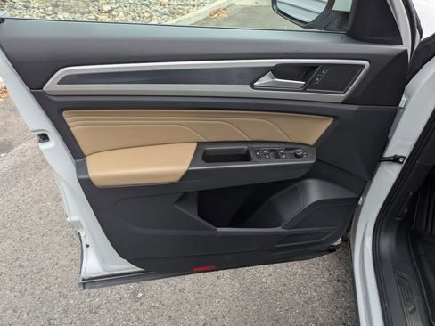 Used 2022 Volkswagen Atlas Cross Sport SE image 12