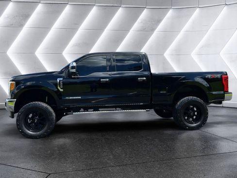 Used 2017 Ford F250 Lariat w/ Lariat Ultimate Package AWD/4WD image 4