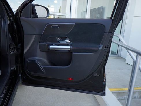 Certified 2022 Mercedes-Benz GLA 250 4MATIC image 18