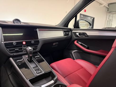 Used 2026 Porsche Macan AWD/4WD image 13