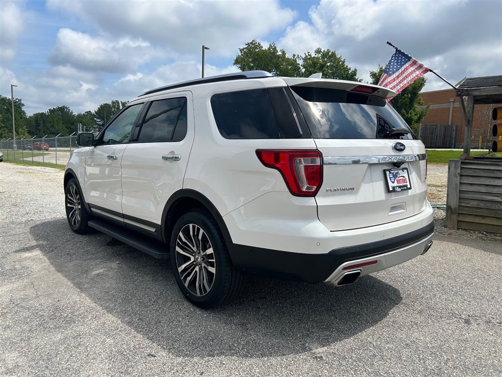 Used 2017 Ford Explorer Platinum AWD/4WD image 3