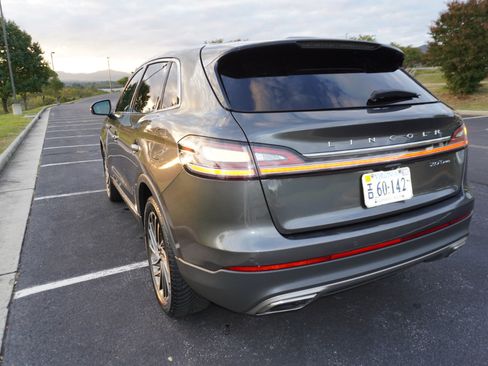 Used 2020 Lincoln Nautilus Reserve image 11