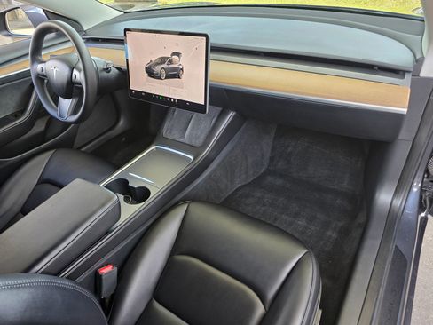 Used 2023 Tesla Model 3 Standard Range image 23