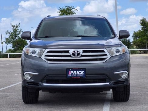 Used 2012 Toyota Highlander Limited w/ Tow Pkg FWD image 2