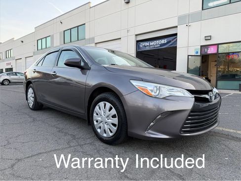 Used 2017 Toyota Camry LE FWD image 1