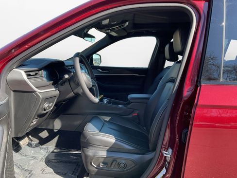 New 2026 Jeep Grand Cherokee L Limited image 9