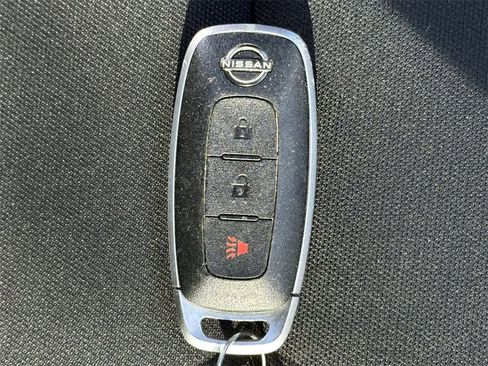 Used 2023 Nissan Rogue S image 19