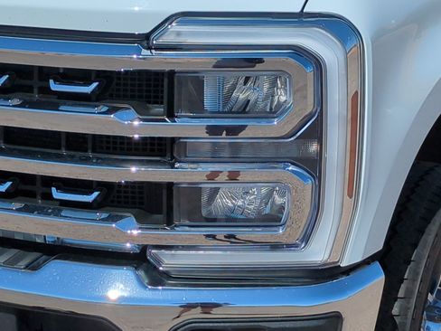 Used 2025 Ford F250 Lariat AWD/4WD image 12