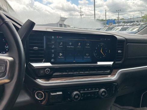 Used 2024 Chevrolet Silverado 2500 LT AWD/4WD image 7