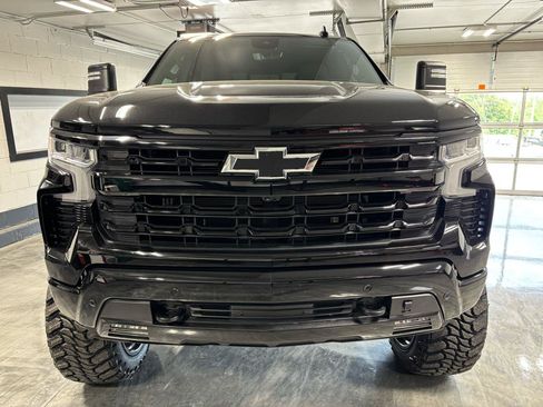 Used 2024 Chevrolet Silverado 1500 High Country w/ Technology Package AWD/4WD image 3