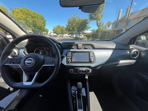 Used 2025 Nissan Versa SV FWD image 31