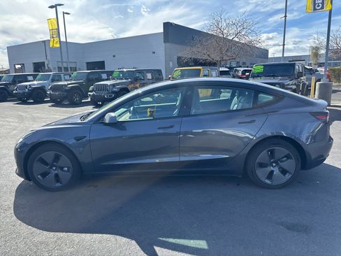 Used 2023 Tesla Model 3 Standard Range image 9