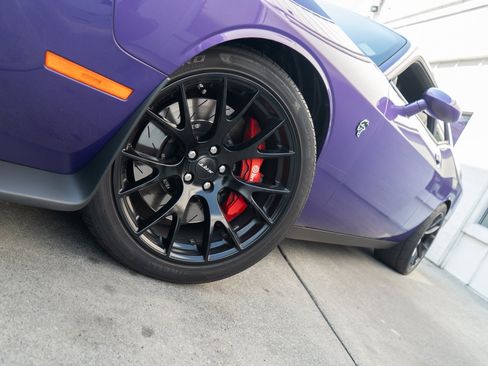 Used 2016 Dodge Challenger SRT Hellcat RWD image 4