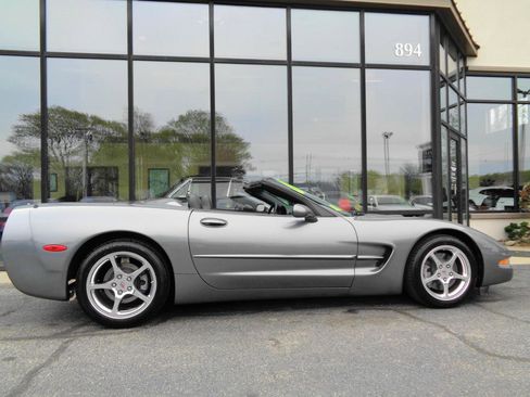 Used 2004 Chevrolet Corvette Convertible w/ Preferred Equipment Group RWD image 4