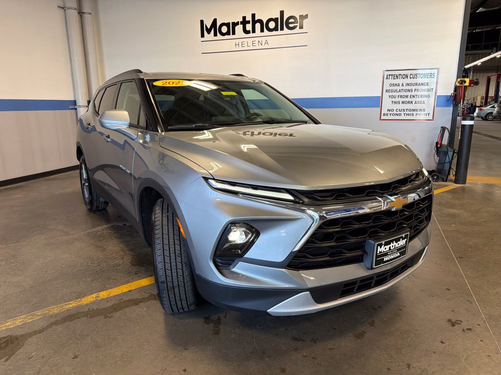 Used 2025 Chevrolet Blazer LT w/ Convenience Package AWD/4WD image 3