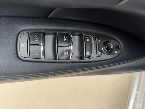 Used 2017 INFINITI Q70 L 3.7 RWD image 11