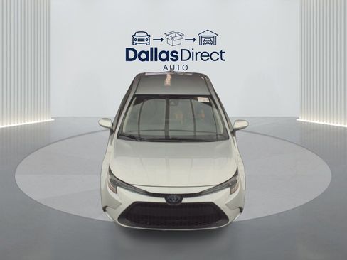 Used 2020 Toyota Corolla LE image 3
