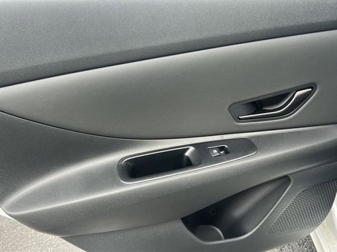 Certified 2025 Hyundai Elantra Limited FWD image 16