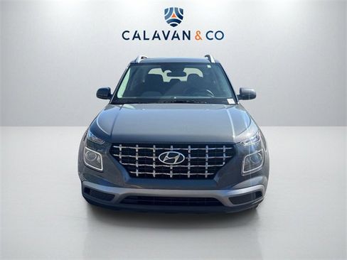 Used 2024 Hyundai Venue SEL image 2