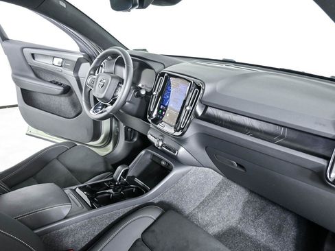 Certified 2023 Volvo C40 P8 Recharge Ultimate w/ Protection Package Premier AWD/4WD image 24