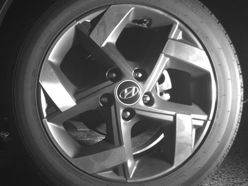 Used 2025 Hyundai Venue SEL FWD image 13