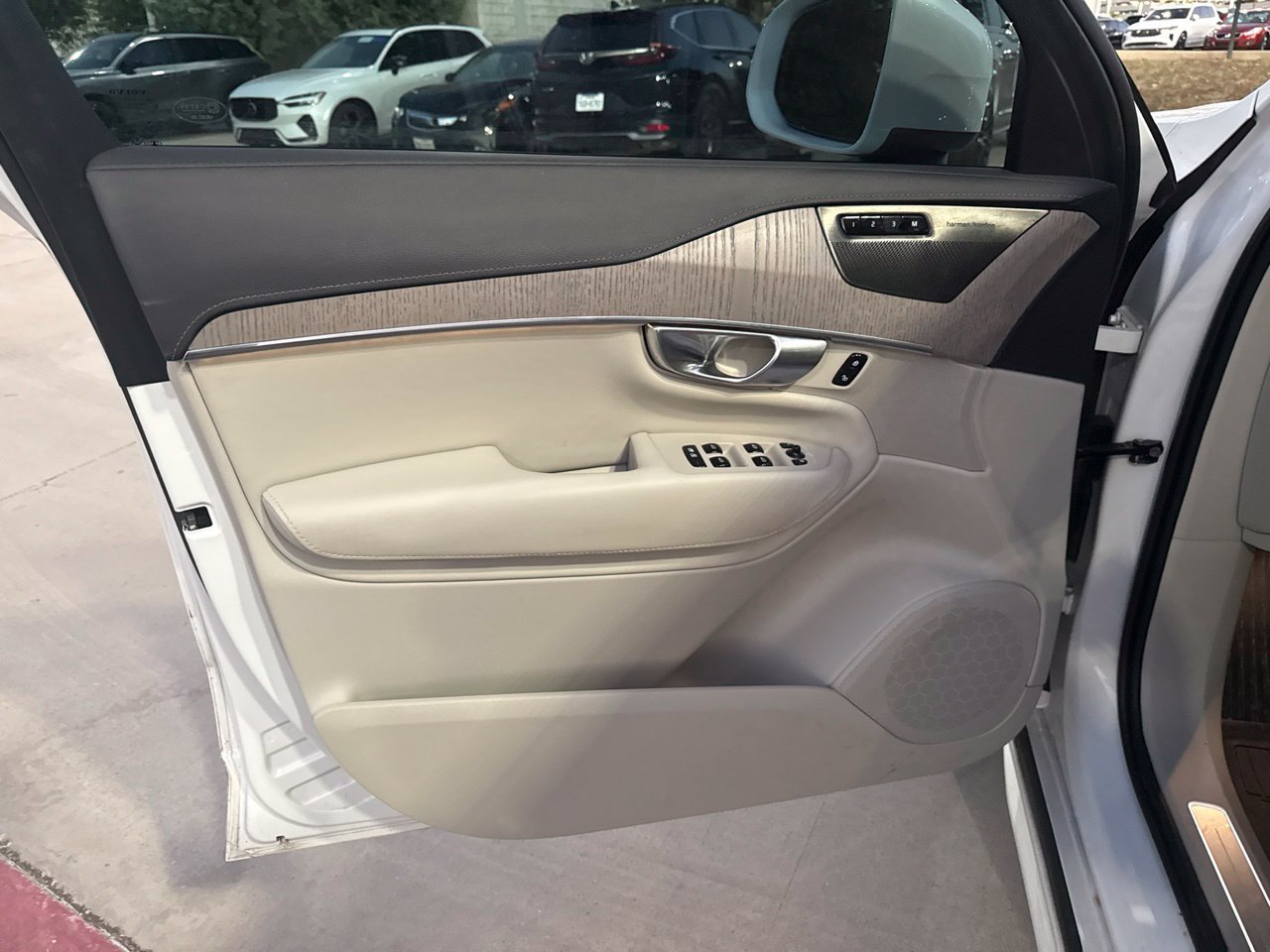 Used 2024 Volvo XC90 T8 Ultimate w/ Protection Package Premier AWD/4WD image 30