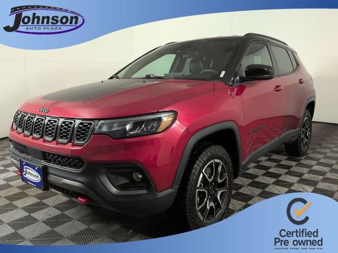 Used 2025 Jeep Compass Trailhawk AWD/4WD image 1