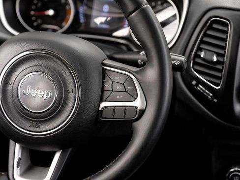 Used 2018 Jeep Compass Latitude image 27