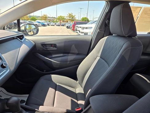 Used 2025 Toyota Corolla LE FWD image 24