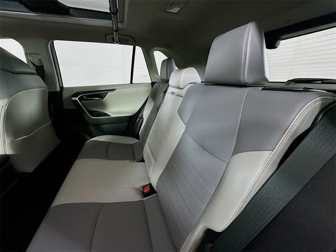 Used 2019 Toyota RAV4 Limited image 25