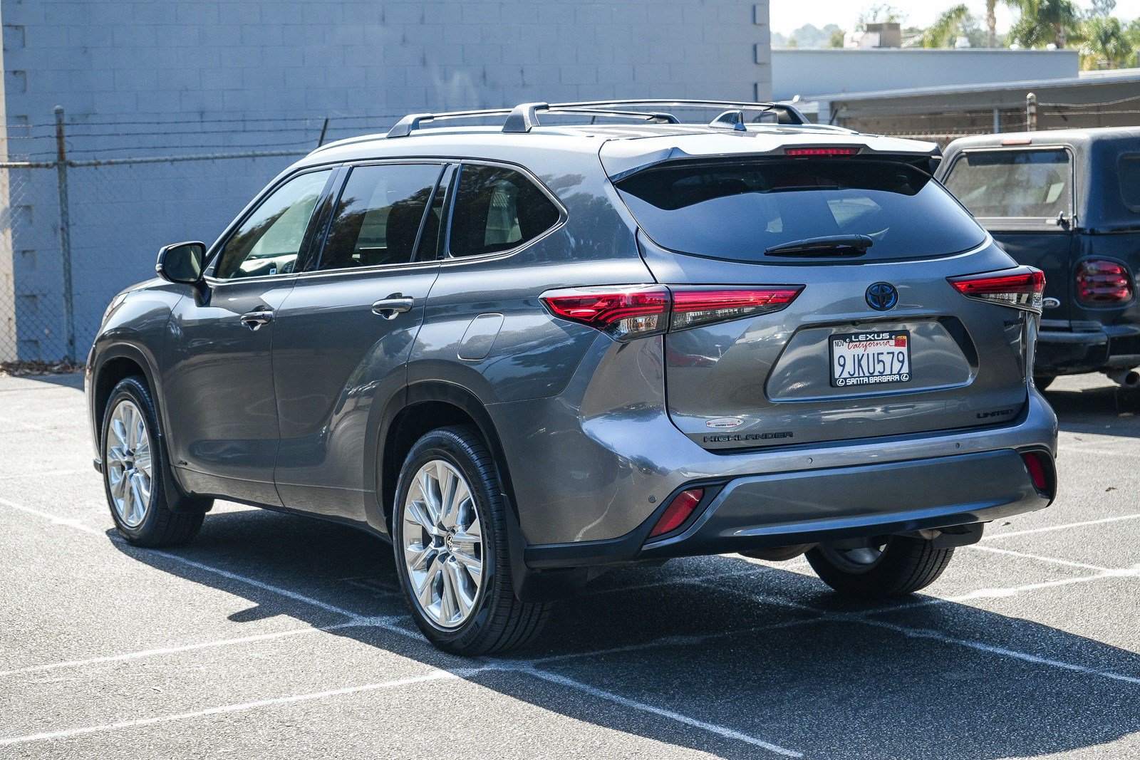Used 2023 Toyota Highlander Limited AWD/4WD image 4