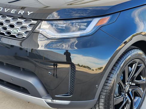 New 2025 Land Rover Discovery S image 9