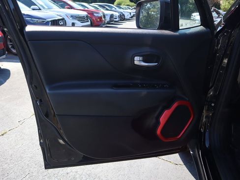 Used 2023 Jeep Renegade Trailhawk image 9