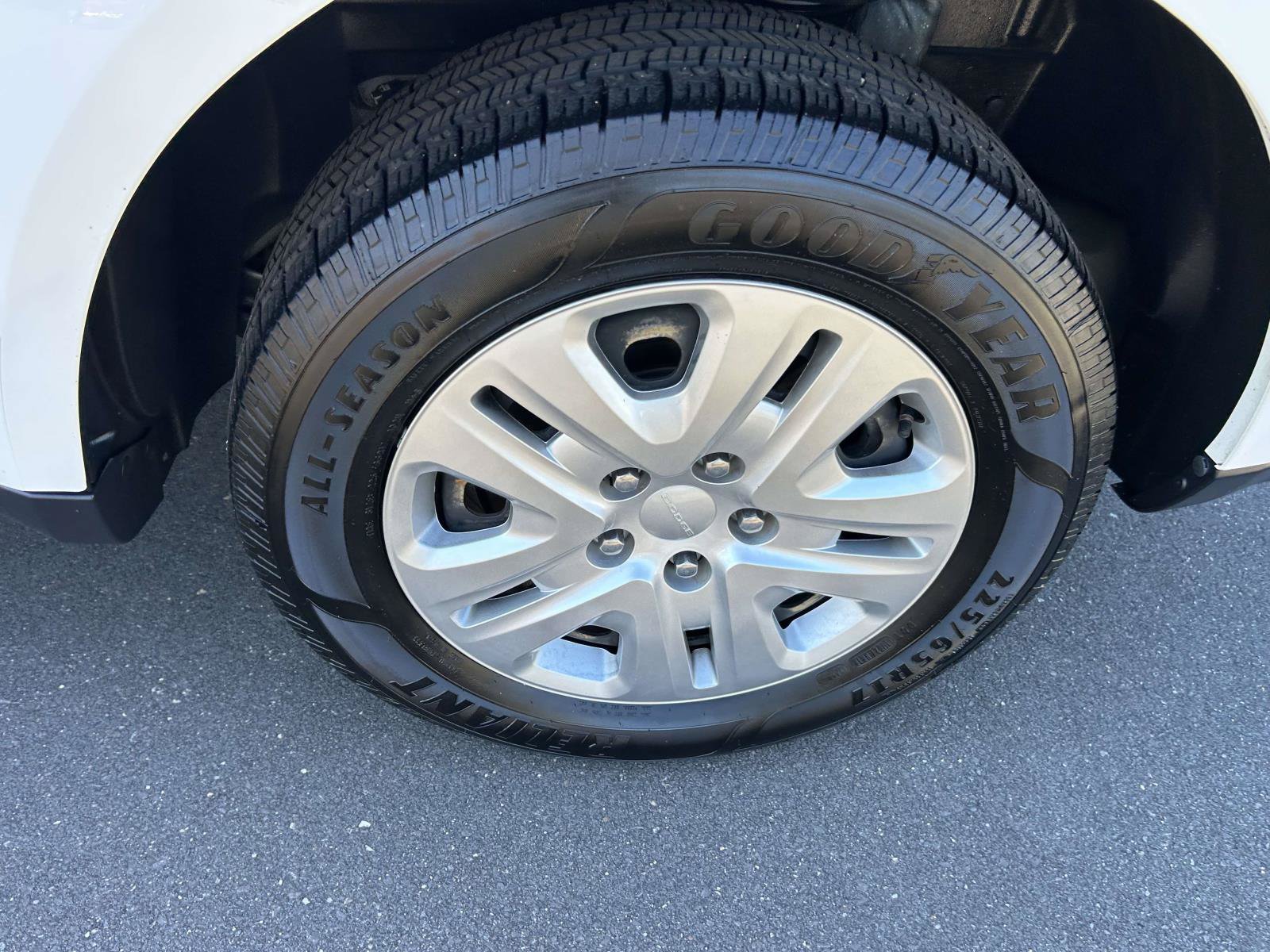 Used 2018 Dodge Journey SXT w/ Connectivity Group FWD image 5