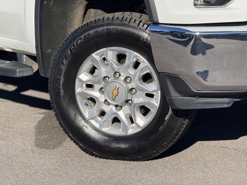 Used 2022 Chevrolet Silverado 2500 LT w/ Convenience Package image 2