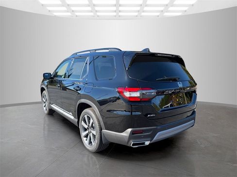New 2025 Honda Pilot Touring image 4