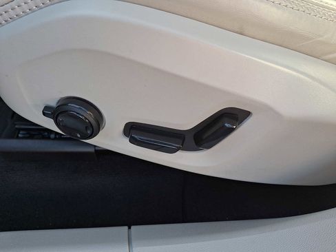 Used 2024 Volvo XC60 T8 Ultimate w/ Protection Package Premier image 11