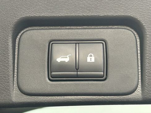 Used 2025 Nissan Rogue SV AWD/4WD image 30