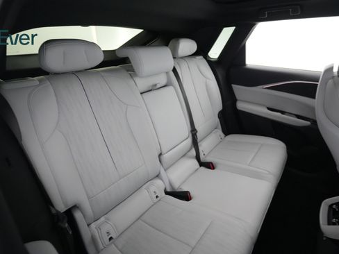 Used 2024 Cadillac Lyriq Luxury w/ LPO, Floor Liner Package AWD/4WD image 5