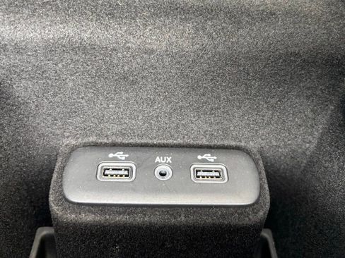 Used 2017 Chrysler 300 C Platinum w/ Safetytec Plus Group RWD image 28