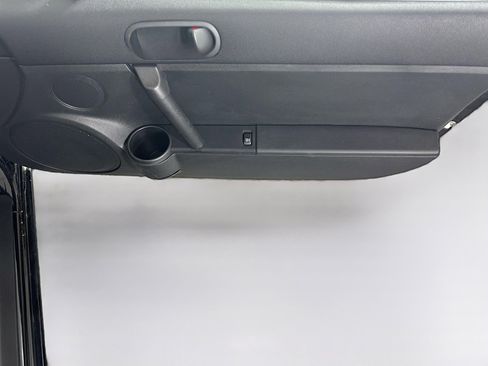 Used 2006 MAZDA MX-5 Miata Sport image 24