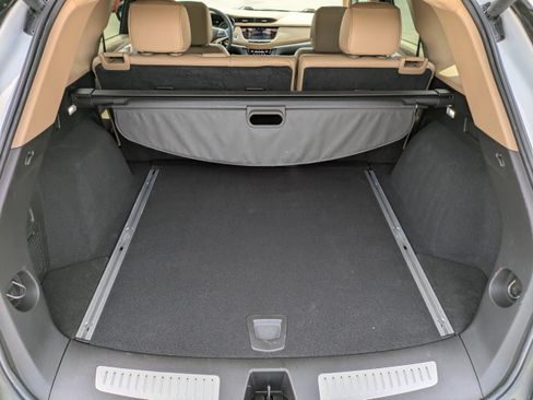 Used 2021 Cadillac XT5 Premium Luxury w/ Platinum Package FWD image 11