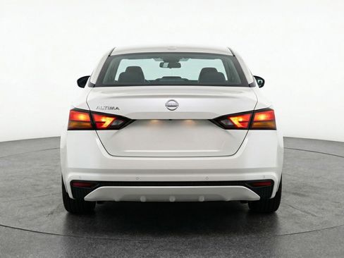 Used 2025 Nissan Altima 2.5 SV FWD image 7